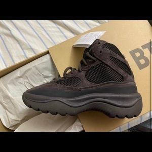 Yeezy Desert Boots “oil”